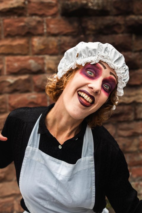 Leise Rieselt Der Spuk - Hausmädchen